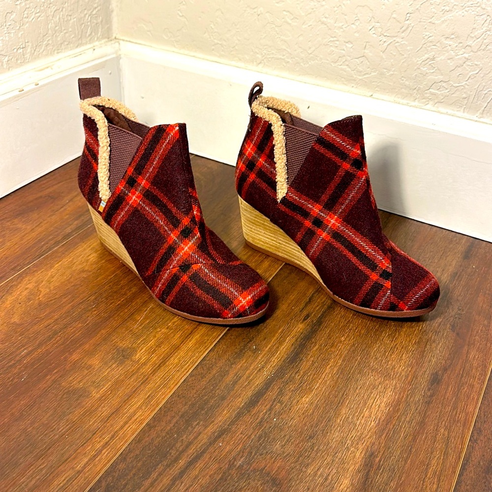 Tom’s Wedge Booties